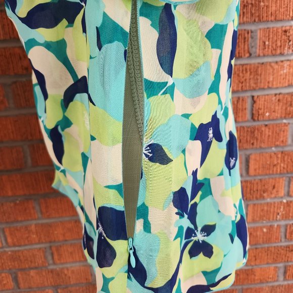 CAbi Trixie Top cropped blue and green floral top size M NWT Spring 2022 - Picture 6 of 12